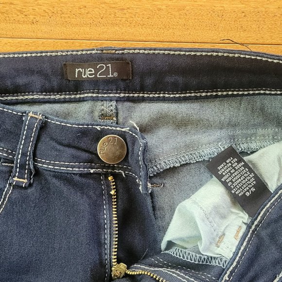 Rue21 Dark Blue Woman's Denim Shorts Size 5/6 NWOT - Picture 3 of 7